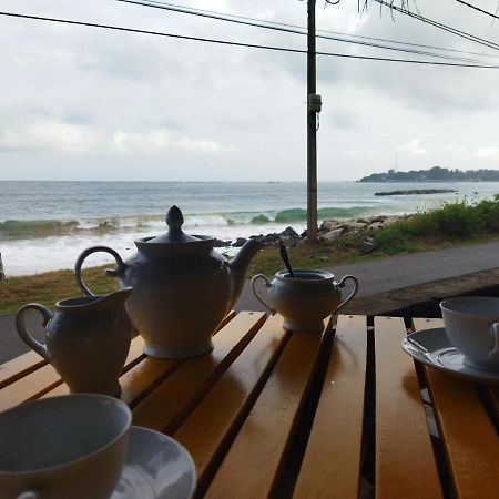 Sunchaser Beach Hotel Тангалла Экстерьер фото