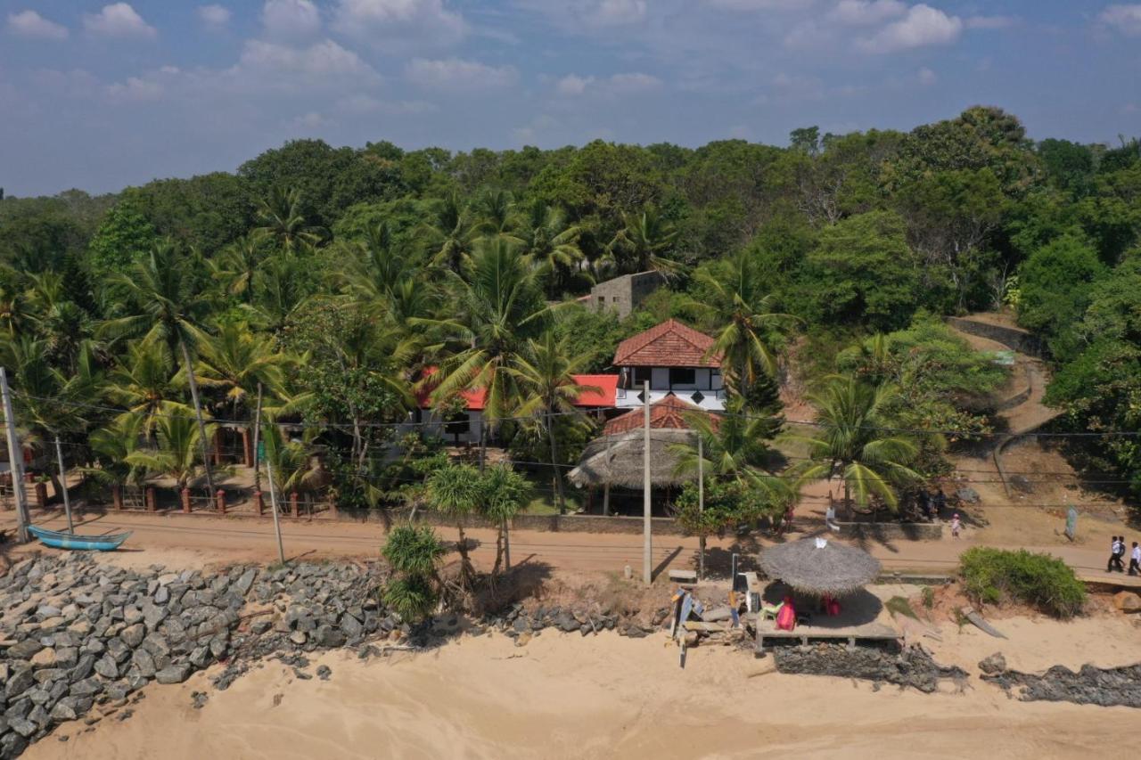 Sunchaser Beach Hotel Тангалла Экстерьер фото