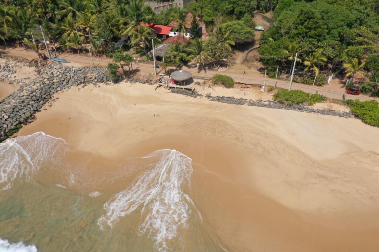 Sunchaser Beach Hotel Тангалла Экстерьер фото